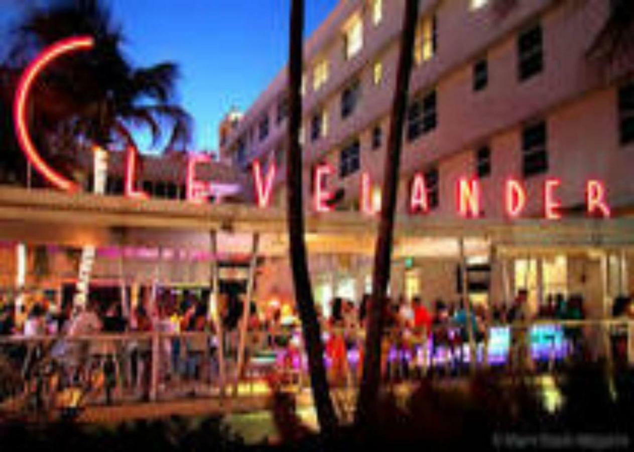 Appartamento 2 Bedroom 2 Bath With Patio On 11th Collins Ave